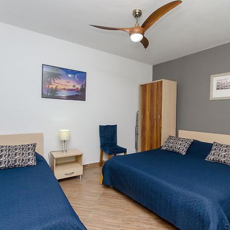 Classy Apartment Center Split Exterior photo