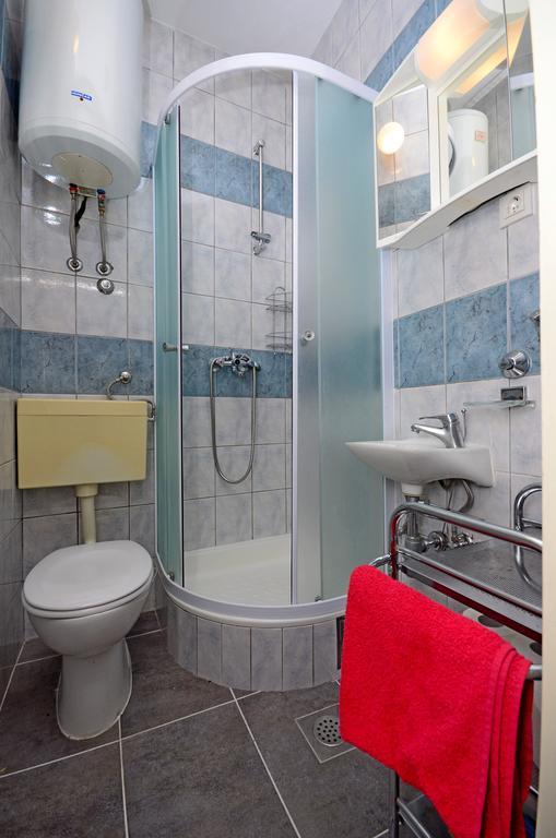 Classy Apartment Center Split Room photo